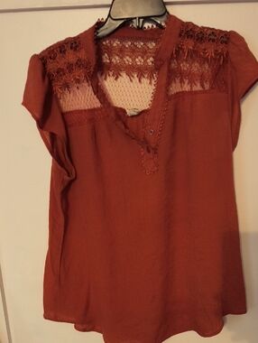 Perch Rust Lace Yoke Short Sleeve Top